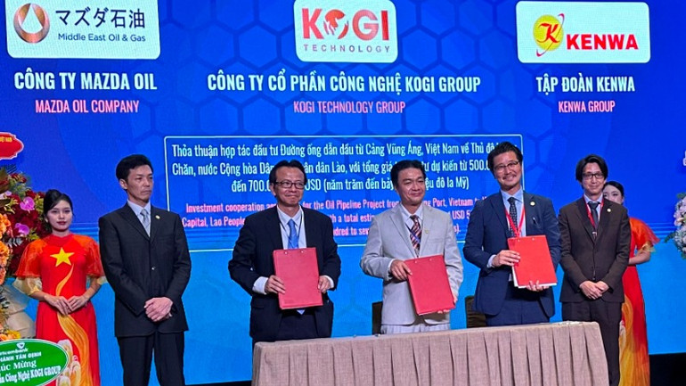 Đại diện Tập đoàn KOGI và các đối tác ký kết hợp tác-đầu tư chiến lược triển khai Dự án xây dựng đường ống dẫn dầu từ cảng Vũng Áng (Hà Tĩnh, Việt Nam) đến Thủ đô Viêng Chăn (Cộng hòa Dân chủ Nhân dân Lào). Đại diện Tập đoàn KOGI và các đối tác ký kết hợp tác-đầu tư chiến lược triển khai Dự án xây dựng đường ống dẫn dầu từ cảng Vũng Áng (Hà Tĩnh, Việt Nam) đến Thủ đô Viêng Chăn (Cộng hòa Dân chủ Nhân dân Lào).