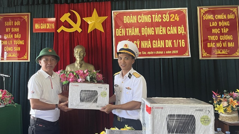 Được sự đồng ý của lãnh đạo Ban Tuyên giáo và Dân vận Trung ương, đoàn công tác đã gửi đến các đảo, nhà giàn 10 máy in Canon, 2 máy chiếu Canon, 1 máy photocopy Canon do Công ty cổ phần đầu tư Lê Bảo Minh đóng góp.