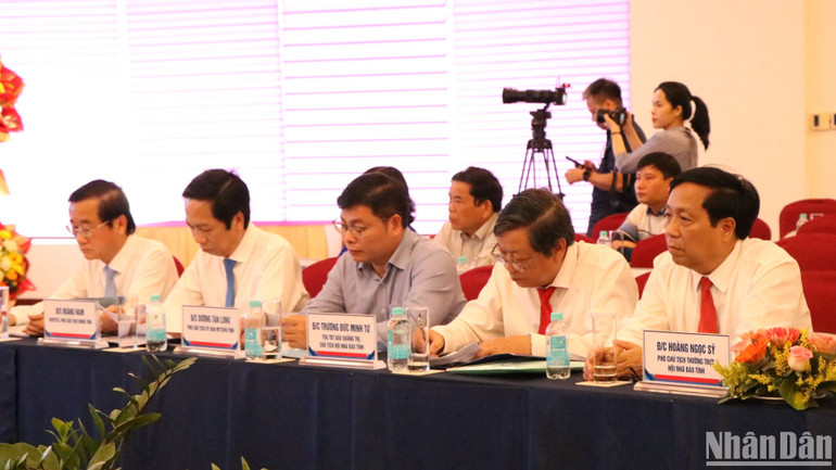 Đại biểu tham dự tọa đàm.