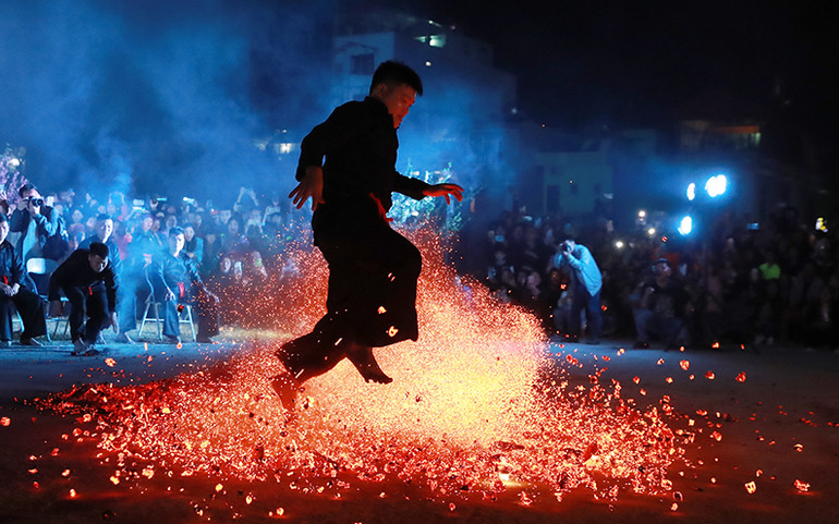 Lễ hội nhảy lửa dân tộc Dao. Lễ hội nhảy lửa dân tộc Dao.