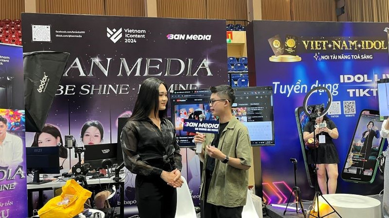 Các doanh nghiệp giới thiệu giải pháp công nghệ và dịch vụ Livestream Idol cho các bạn trẻ.