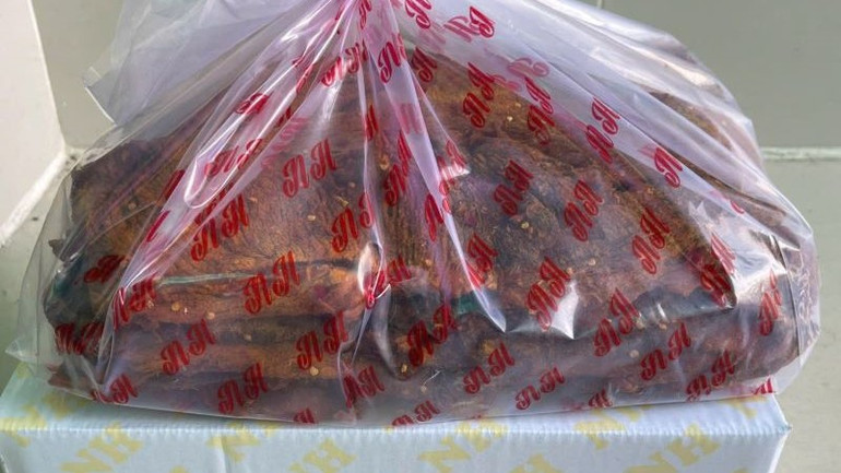 Bò khô "4 không" vừa được Đội Quản lý thị trường số 18 phát hiện và tạm giữ. (Ảnh: Cục Quản lý thị trường Thành phố Hồ Chí Minh)