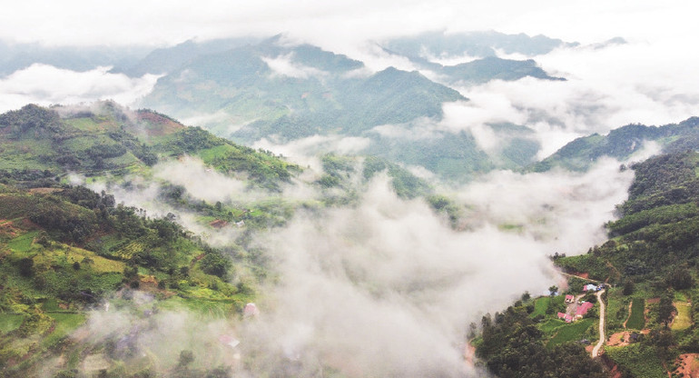 Đường lên bản Khuổi Khon.
