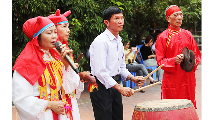 Trò diễn gồm nhiều loại hình nghệ thuật như: Múa, hát, nhạc...