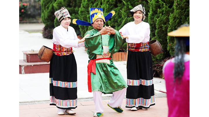 Mỗi phần của trò đều tái hiện hình ảnh các đoàn sứ thần đến chầu vua Nam Việt.