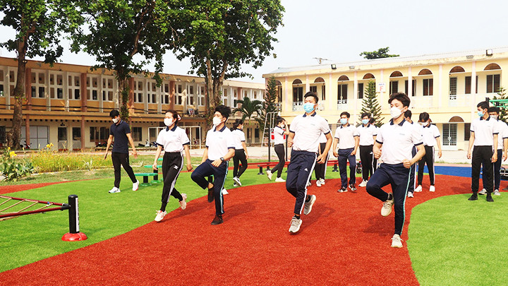 Các ứng viên xuất khẩu lao động tham gia khóa đào tạo tại Trường đại học Sư phạm kỹ thuật Vĩnh Long. Ảnh: TTXVN Các ứng viên xuất khẩu lao động tham gia khóa đào tạo tại Trường đại học Sư phạm kỹ thuật Vĩnh Long. Ảnh: TTXVN