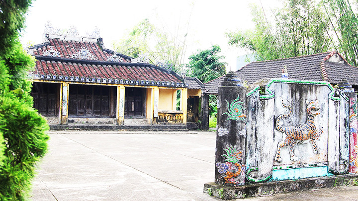 Nhà thờ các bậc tiền hiền khai khẩn lập làng. Nhà thờ các bậc tiền hiền khai khẩn lập làng.