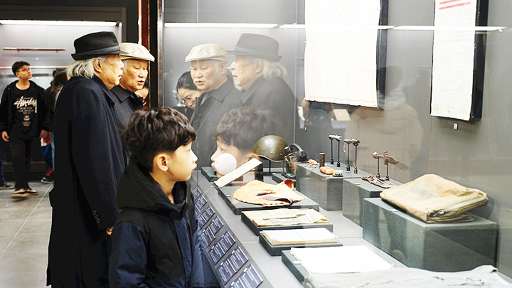 Một không gian, hai thế hệ.