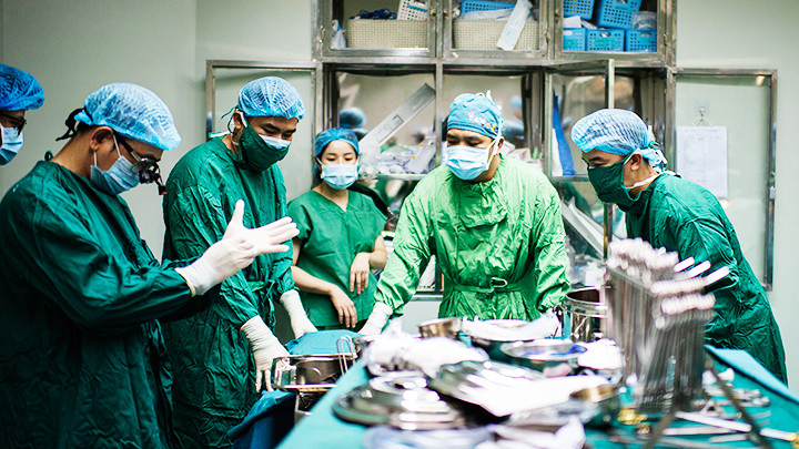 Chuẩn bị lấy thận.
