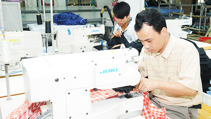 Kim ngạch xuất khẩu ngành dệt may sẽ về đích 44 tỷ USD tăng 11,26% so với năm 2023. Ảnh: HẢI NAM