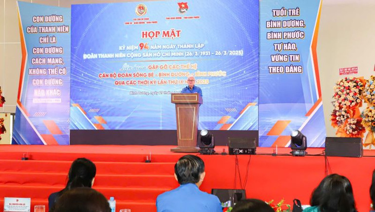 Bí thư Tỉnh ủy Bình Dương Nguyễn Văn Lợi phát biểu tại buổi họp mặt.