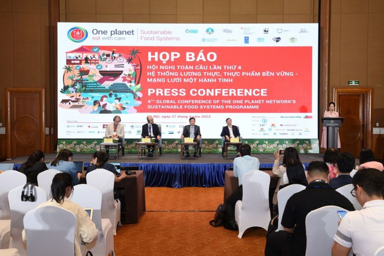 Hội nghị toàn cầu lần thứ 4 Hệ thống Lương thực thực phẩm bền vững với chủ đề “Cùng nhau chuyển đổi hệ thống lương thực, thực phẩm lành mạnh, bền vững, thích ứng với biến đổi khí hậu trong bối cảnh khủng hoảng mới” chính thức kết thúc ngày 27/4, tại Hà Nội.