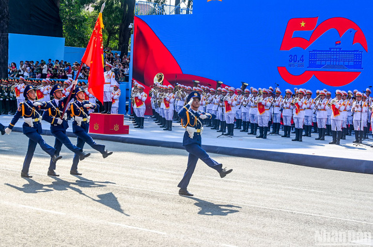 Khối sĩ quan Cảnh sát biển.