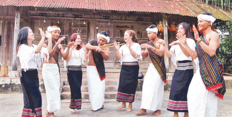 Vũ điệu Arya nổi tiếng của người Chu Ru.