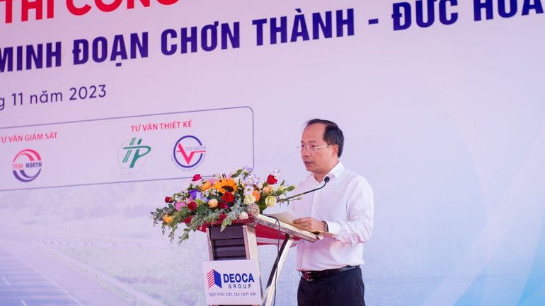 Thứ trưởng Giao thông vận tải Nguyễn Duy Lâm phát biểu ý kiến tại buổi lễ.