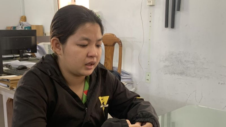 Đối tượng Trần Thị Ngọc Thắm bị tạm giữ.