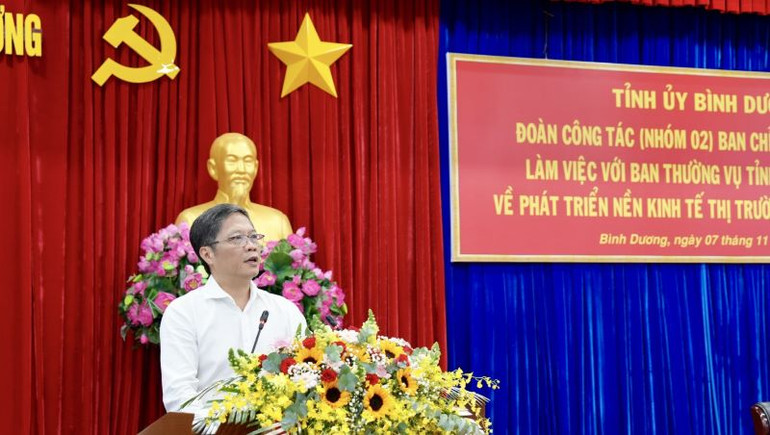 Đồng chí Trần Tuấn Anh, Ủy viên Bộ Chính trị, Trưởng Ban Kinh tế Trung ương phát biểu ý kiến tại buổi làm việc.