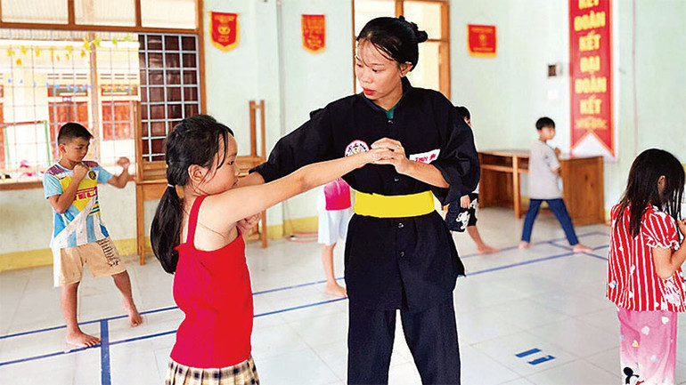 Lớp dạy võ thu hút đông đảo các em thiếu nhi trên địa bàn. Lớp dạy võ thu hút đông đảo các em thiếu nhi trên địa bàn.