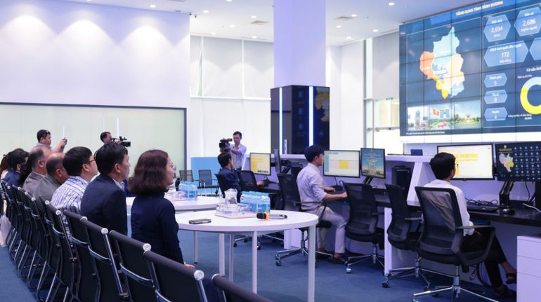 Thăm quan Trung tâm điều hành thông minh tỉnh Bình Dương.