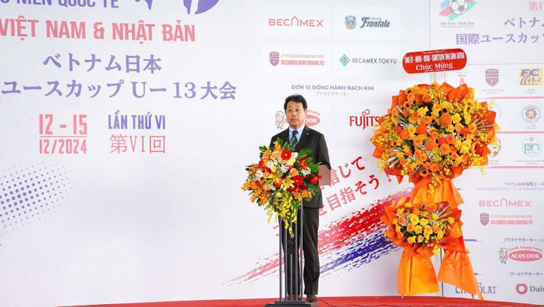 Ông Yoshida Akihiro, Tổng Giám đốc Công ty Kawasaki Frontale, Trưởng Ban tổ chức phát biểu khai mạc giải. Ông Yoshida Akihiro, Tổng Giám đốc Công ty Kawasaki Frontale, Trưởng Ban tổ chức phát biểu khai mạc giải.