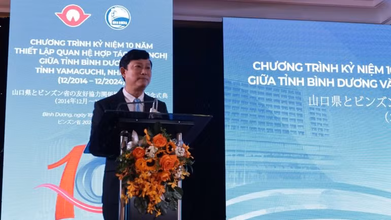 Chủ tịch Ủy ban nhân dân tỉnh Bình Dương Võ Văn Minh phát biểu ý kiến tại chương trình kỷ niệm.