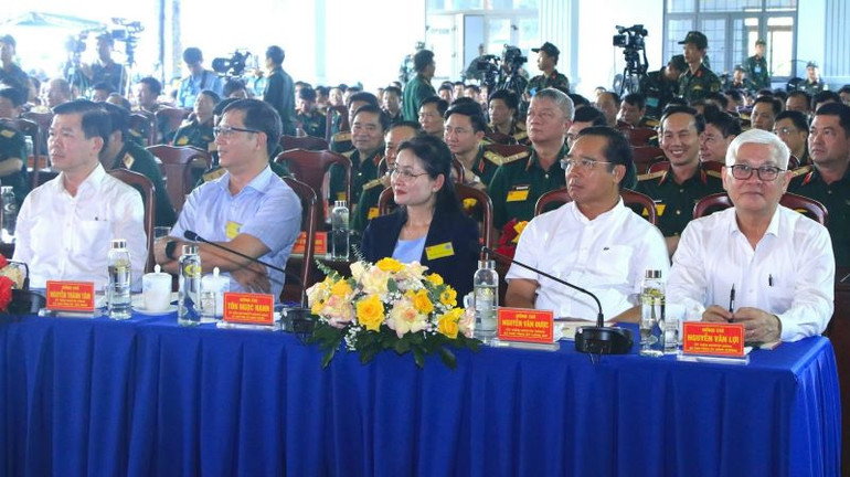 Lãnh đạo các địa phương dự khai mạc diễn tập tác chiến phòng thủ Quân khu 7 .