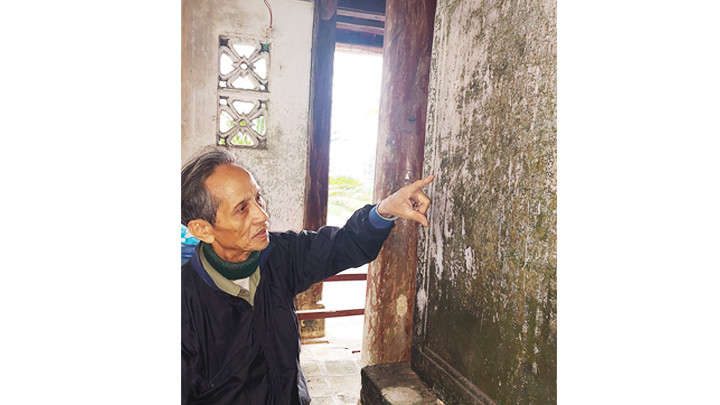 Bia đá cổ và nhà thờ họ Lê làng Trung Lễ, nơi có nhiều nhà khoa bảng được thờ phụng.