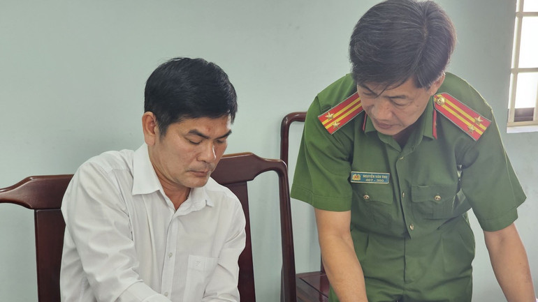 Trần Viết Kiều bị khởi tố, bắt tạm giam (Ảnh công an cung cấp) Trần Viết Kiều bị khởi tố, bắt tạm giam (Ảnh công an cung cấp)