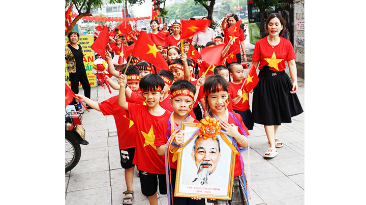 Các cháu nhi đồng trong một hoạt động kỷ niệm sinh nhật Bác. Các cháu nhi đồng trong một hoạt động kỷ niệm sinh nhật Bác.