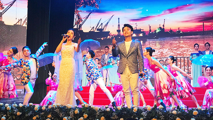 Các hoạt động nghệ thuật mang màu sắc công lập hay tư nhân đều cần nhận được sự hỗ trợ tích cực của doanh nghiệp và xã hội để phục vụ hiệu quả hơn cho công chúng. Ảnh: HOÀNG THI