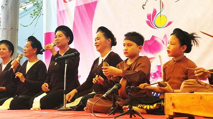 Cần nhiều hình thức đãi ngộ hơn để huy động các nguồn lực từ doanh nghiệp và xã hội nhằm bảo tồn, phát huy giá trị nghệ thuật cổ truyền. Ảnh: DƯƠNG XUÂN