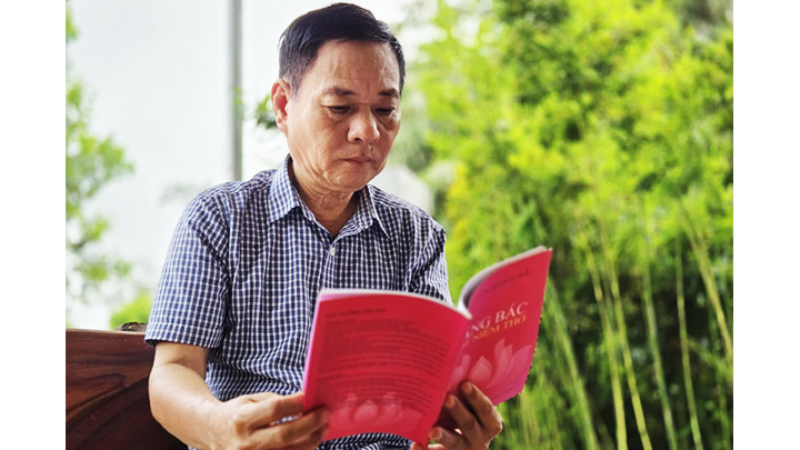 Nhà thơ Nguyễn Hưng Hải.