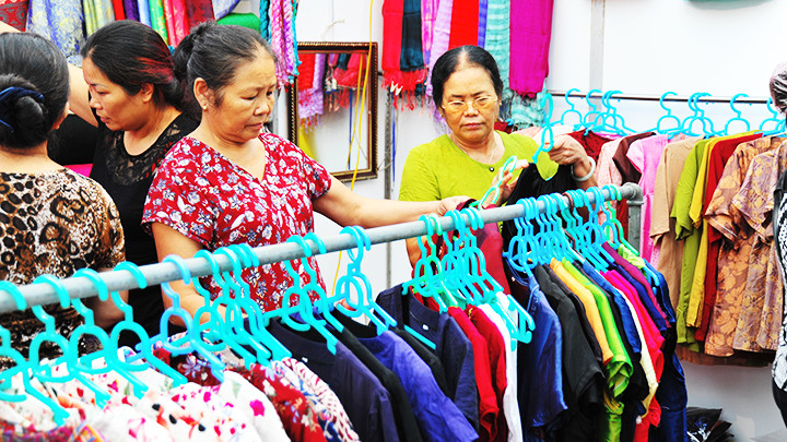 Giảm thuế VAT là biện pháp quan trọng để kích thích tiêu dùng nội địa, thúc đẩy tăng trưởng. Ảnh: NGUYỆT ANH