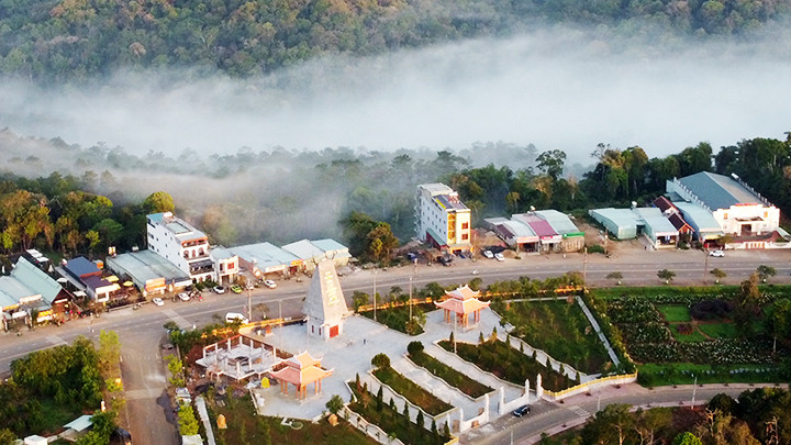Thị trấn cao nguyên đang tập trung phát triển nông nghiệp công nghệ cao. Thị trấn cao nguyên đang tập trung phát triển nông nghiệp công nghệ cao.