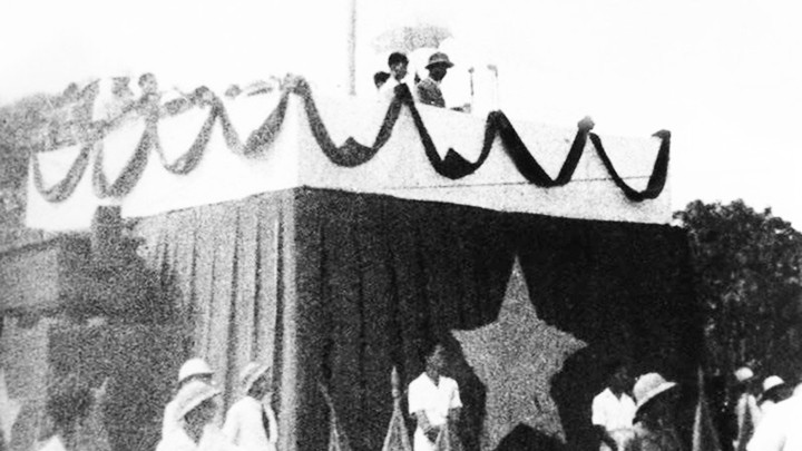 Ngày 2/9/1945, tại Quảng trường Ba Đình lịch sử, Chủ tịch Hồ Chí Minh đọc Tuyên ngôn Độc lập, khai sinh nước Việt Nam Dân chủ Cộng hòa. Ảnh tư liệu