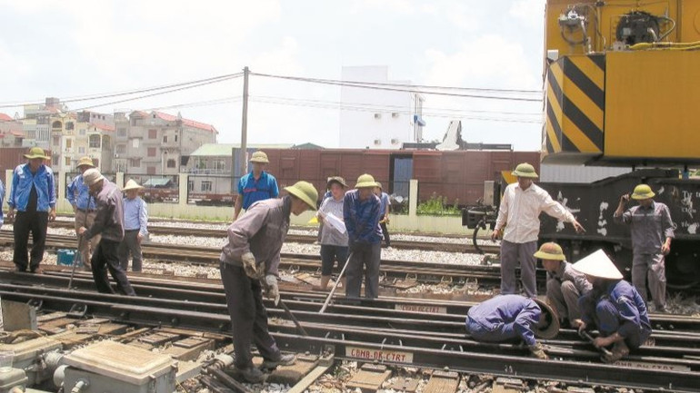 Tổng Công ty Đường sắt Việt Nam được giao hơn 4.296 tỷ đồng bảo dưỡng hạ tầng, thông tin tín hiệu đường sắt. Tổng Công ty Đường sắt Việt Nam được giao hơn 4.296 tỷ đồng bảo dưỡng hạ tầng, thông tin tín hiệu đường sắt.