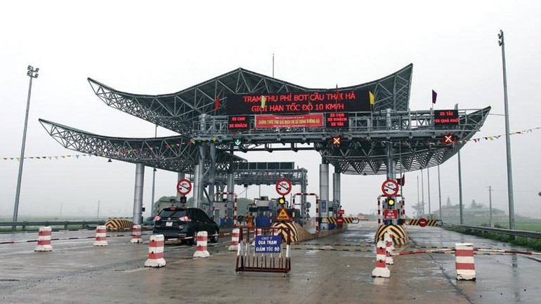 Dự án BOT cầu Thái Hà (ảnh) là dự án đã được nhà đầu tư, ngân hàng tín dụng chia sẻ giảm tỷ suất lợi nhuận vốn chủ sở hữu, lãi suất vốn vay bảo đảm hiệu quả tài chính và điều chỉnh phương án trả nợ phù hợp với doanh thu thực tế của dự án.