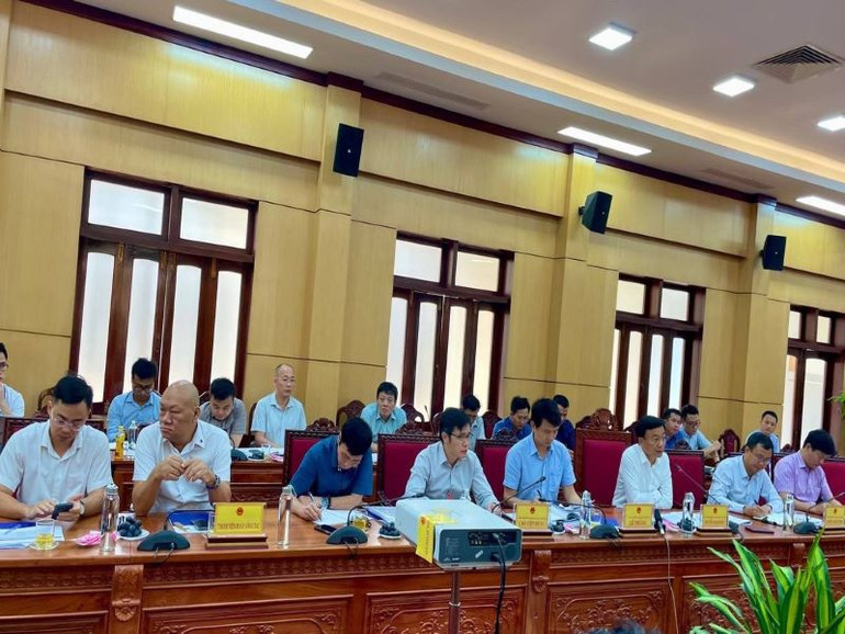 Quang cảnh buổi làm việc giữa các bên liên quan dự án cao tốc Quảng Ngãi-Hoài Nhơn.