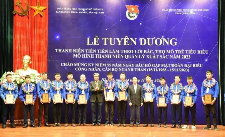 Lãnh đạo Tập đoàn TKV tuyên dương thanh niên tiên tiến, thợ mỏ trẻ tiêu biểu và mô hình thanh niên quản lý xuất sắc năm 2023.