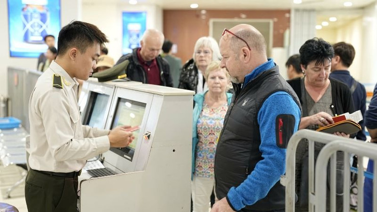 Ngày cao điểm nhất dịp Tết Nguyên đán dự kiến có gần 100.000 lượt khách và 590 lượt chuyến bay.