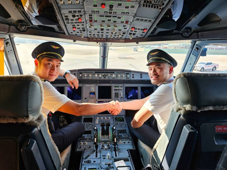 Hãng hàng không thế hệ mới Vietjet dẫn đầu cuộc cách mạng trong ngành hàng không Việt Nam. Hãng hàng không thế hệ mới Vietjet dẫn đầu cuộc cách mạng trong ngành hàng không Việt Nam.