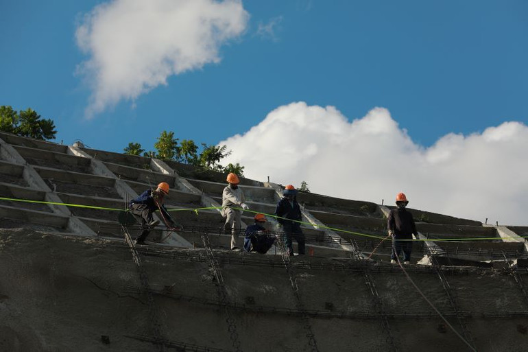 Sự ghi nhận của xã hội với lực lượng kỹ sư, công nhân ngành giao thông vẫn chưa đúng với điều kiện làm việc vất vả, gian khổ.