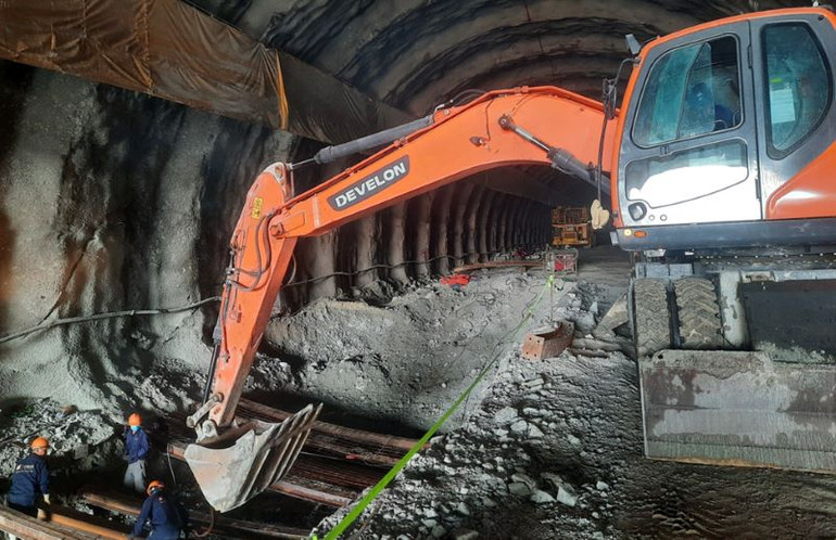 Thi công hầm đường bộ thuộc dự án đường cao tốc bắc-nam giai đoạn II. Thi công hầm đường bộ thuộc dự án đường cao tốc bắc-nam giai đoạn II.