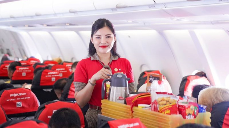 Vietjet mang tới cơ hội bay với chi phí tiết kiệm, linh hoạt, cung cấp đa dạng dịch vụ, đáp ứng mọi nhu cầu tiêu dùng của khách hàng.