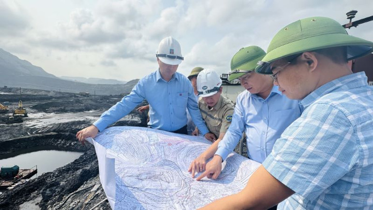 Lãnh đạo TKV kiểm tra công tác phòng chống thiên tai. Lãnh đạo TKV kiểm tra công tác phòng chống thiên tai.