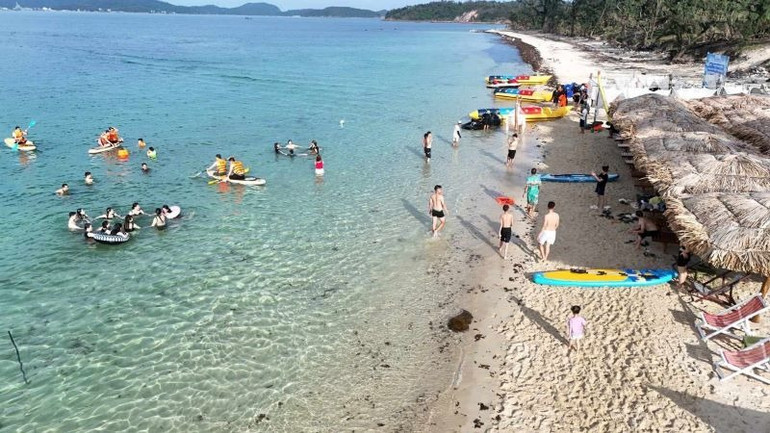 Cô Tô - điểm du lịch hấp dẫn du khách.