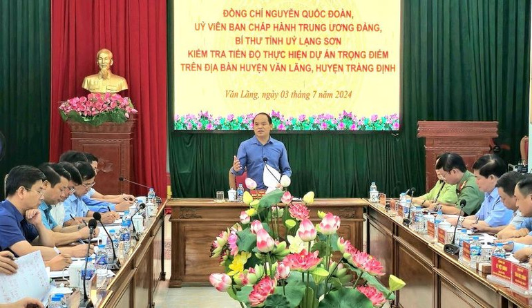 Bí thư Tỉnh ủy Nguyễn Quốc Đoàn phát biểu ý kiến chỉ đạo, yêu cầu đẩy nhanh tiến độ bàn giao mặt bằng dự án đường cao tốc Đồng Đăng-Trà Lĩnh trên địa bàn.