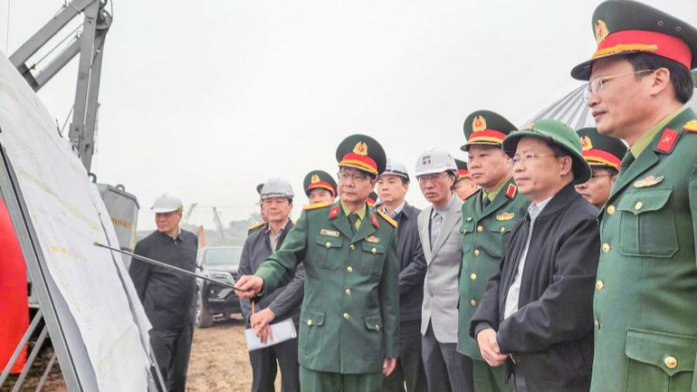 Tổng công ty Trường Sơn cùng Bộ Giao thông vận tải và Ban Quản lý dự án Thăng Long phát động đợt thi đua 80 ngày đêm “Thần tốc-Quyết thắng” (từ ngày 1/3 đến 19/5/2025), phấn đấu hoàn thành đổ bê-tông khối K0 vào ngày 19/5, rút ngắn tiến độ so với ban đầu gần 2 tháng.