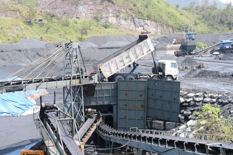 Công ty kinh doanh than Cẩm Phả trở lại hoạt động sau bão.