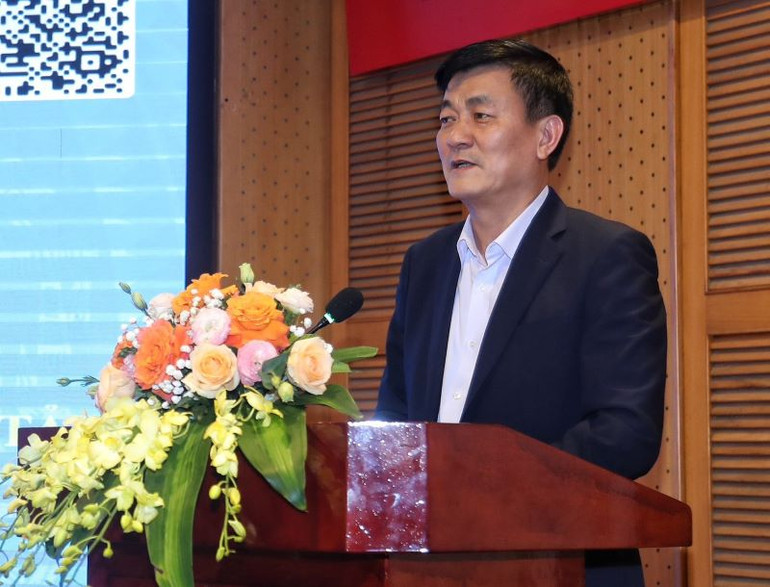 Cục trưởng Đăng kiểm Việt Nam Nguyễn Chiến Thắng. Cục trưởng Đăng kiểm Việt Nam Nguyễn Chiến Thắng.